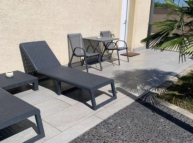 Studio Independant Avec Piscine Et Jardin